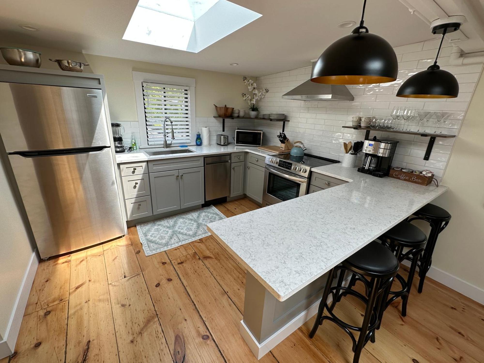 Prime Location! Renovated House! 6 Bed4 Bath Hotel Newport Exterior photo