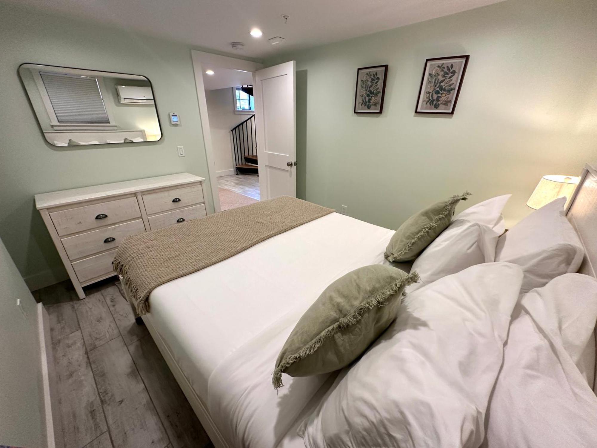 Prime Location! Renovated House! 6 Bed4 Bath Villa Newport Exterior photo