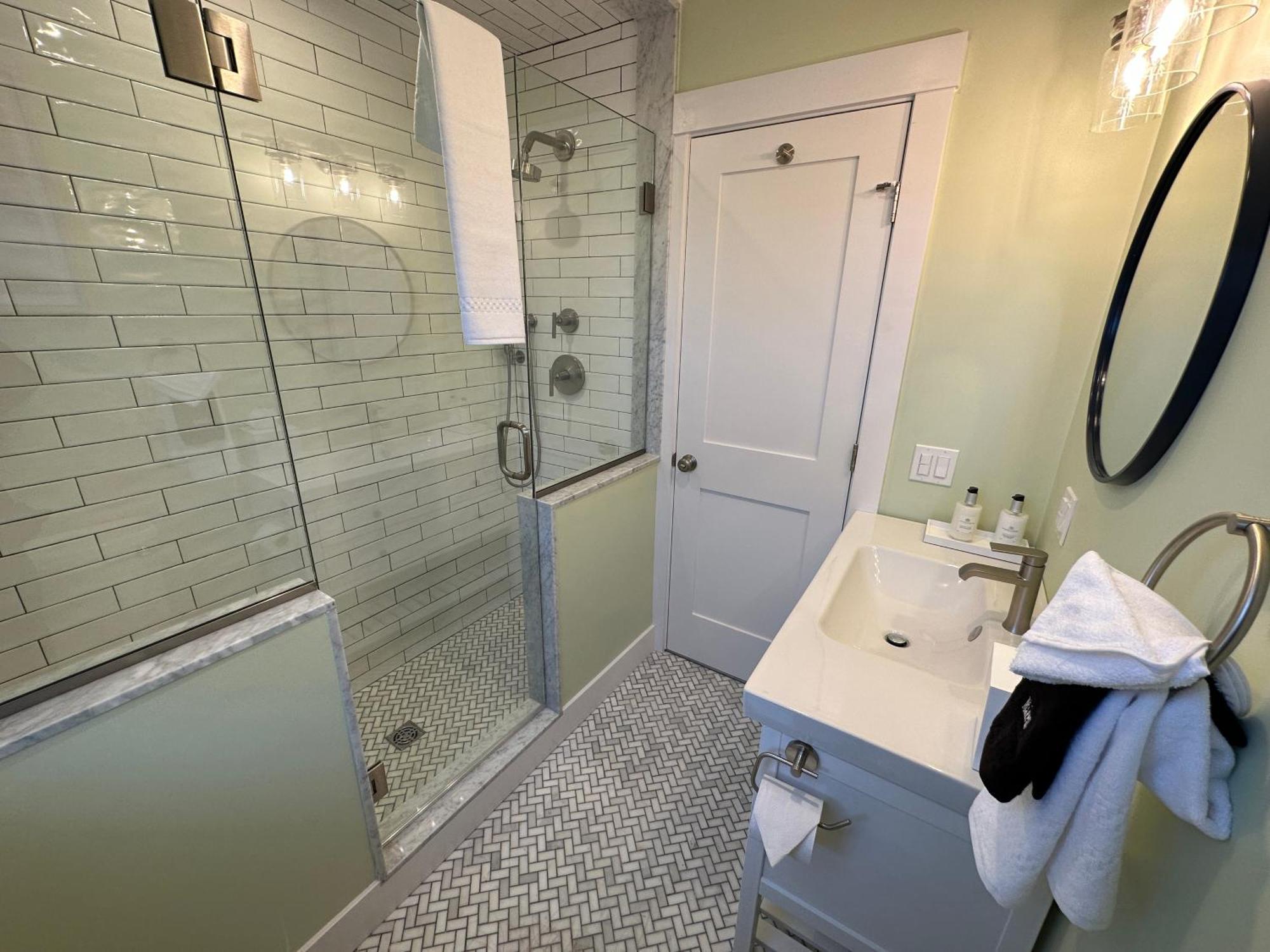 Prime Location! Renovated House! 6 Bed4 Bath Hotel Newport Exterior photo