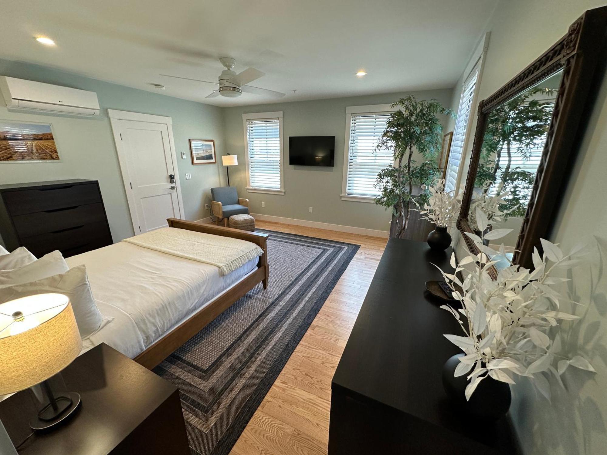 Prime Location! Renovated House! 6 Bed4 Bath Hotel Newport Exterior photo