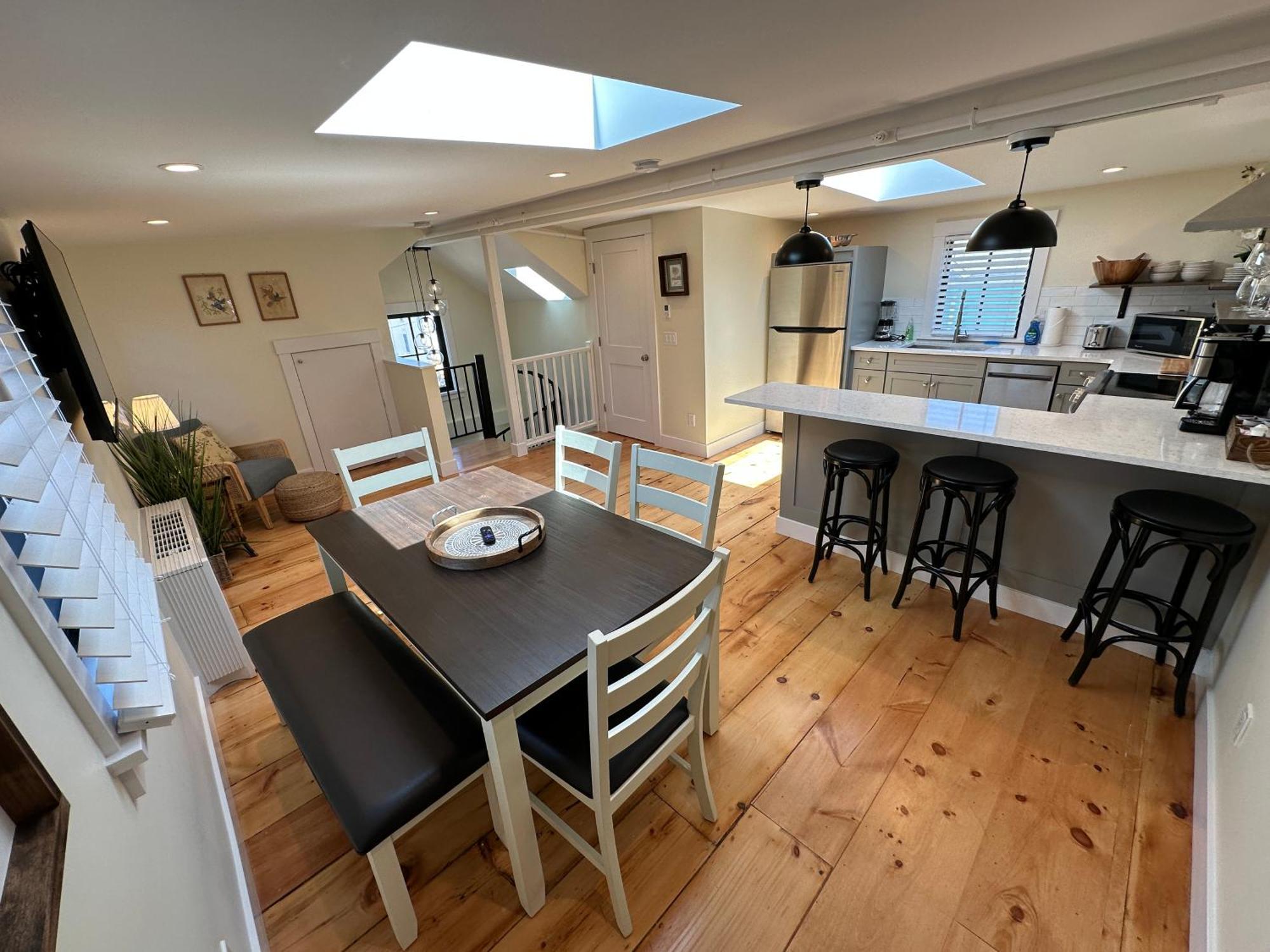 Prime Location! Renovated House! 6 Bed4 Bath Villa Newport Exterior photo